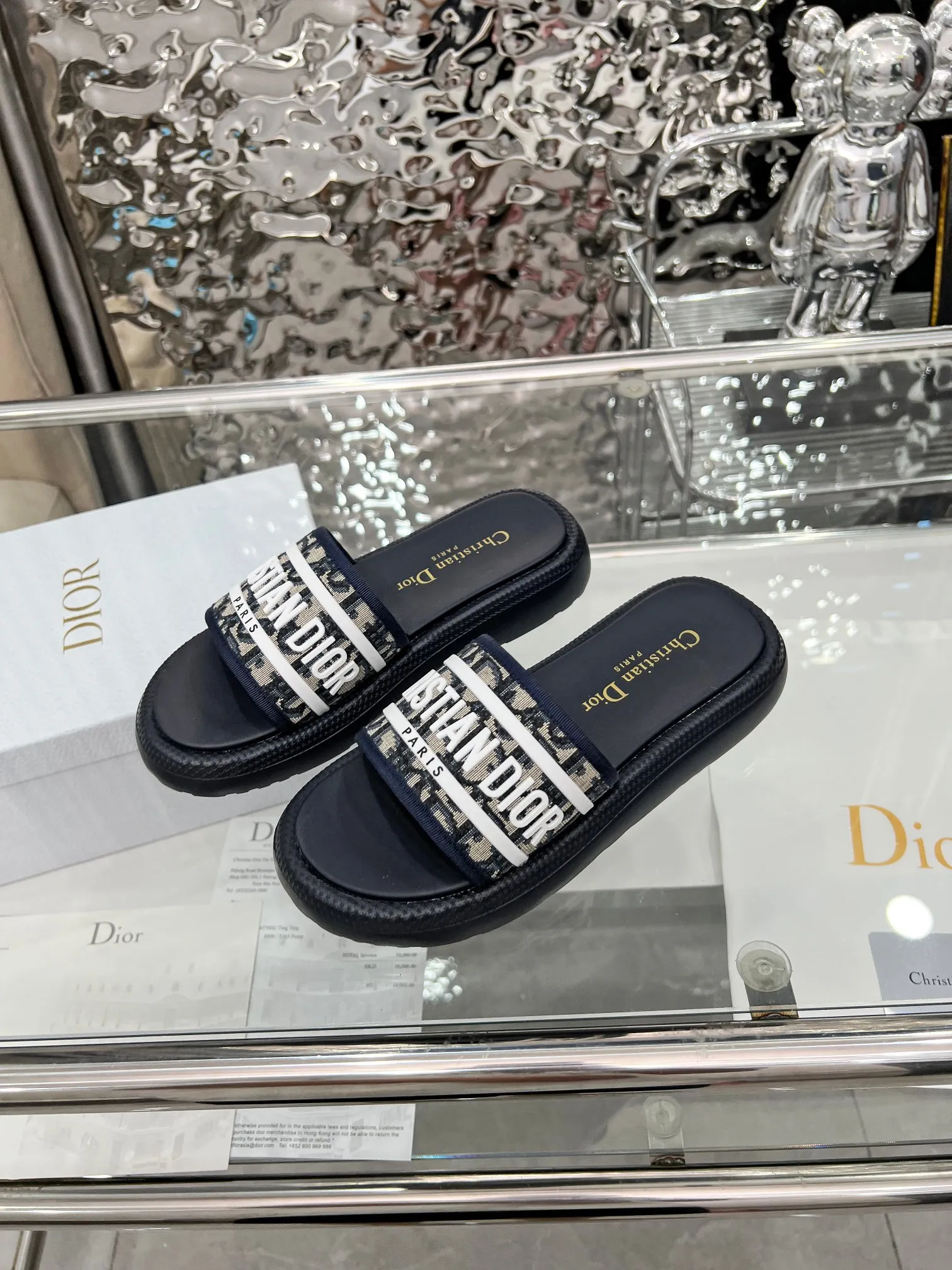 👟👟Ex-factory price 360👟👟 Dior Dior spring and summer catwalk newly upgraded sandal series classic thick-soled sandals original 1:1 development soft and delicate foot feel extremely comfortable versatile style original foam outsole 💝💝💝easy to control, 3 colors available, medium size 35-40 (41-42 customized)